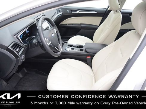 Used 2017 Ford Fusion Titanium FWD image 10