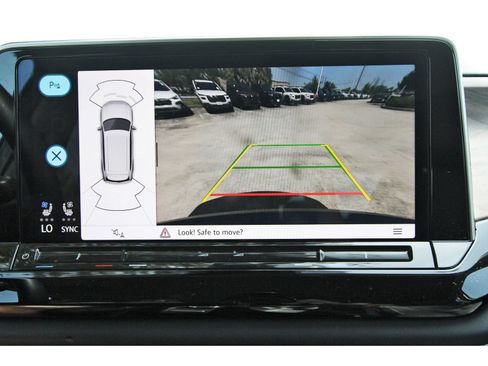 Used 2024 Volkswagen Atlas SE FWD image 23