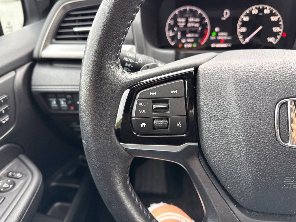 Used 2025 Honda Odyssey EX-L image 19