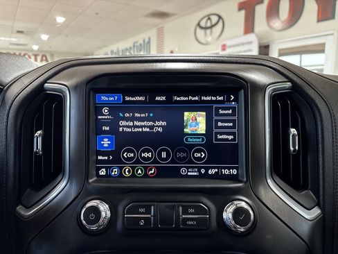 Used 2022 GMC Sierra 1500 AT4 w/ AT4 Premium Package AWD/4WD image 17