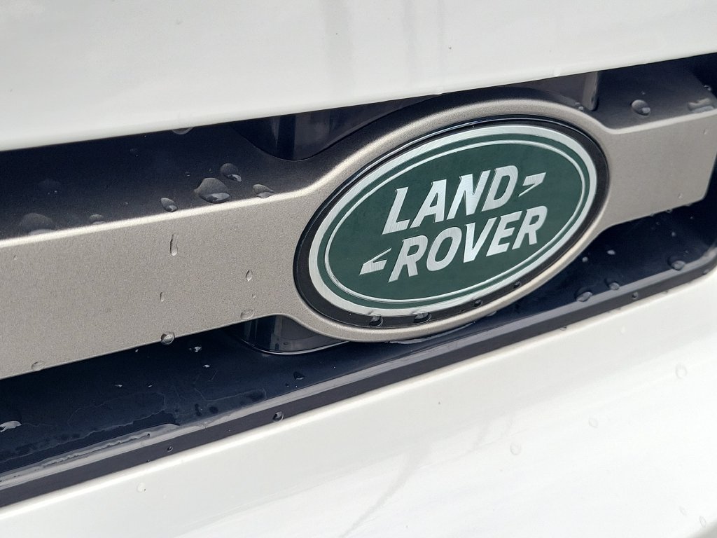 Used 2024 Land Rover Defender 110 X-Dynamic SE AWD/4WD image 10