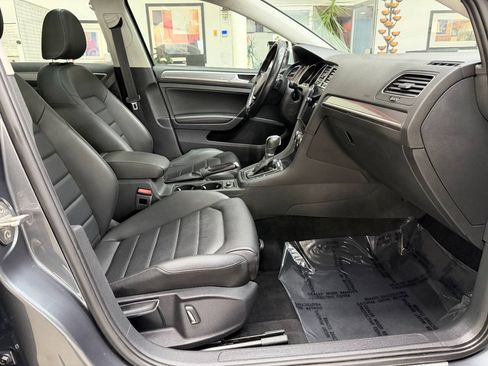 Used 2018 Volkswagen Golf Alltrack AWD/4WD image 17