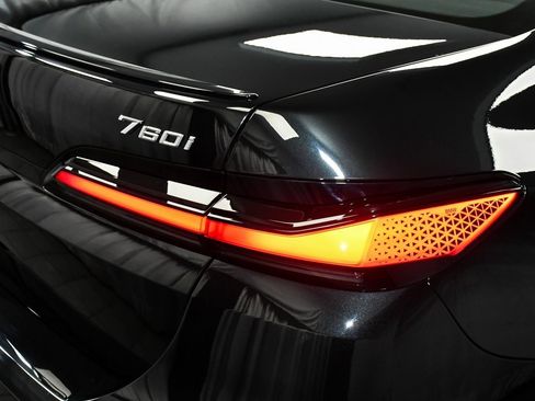 Used 2025 BMW 760i xDrive image 89