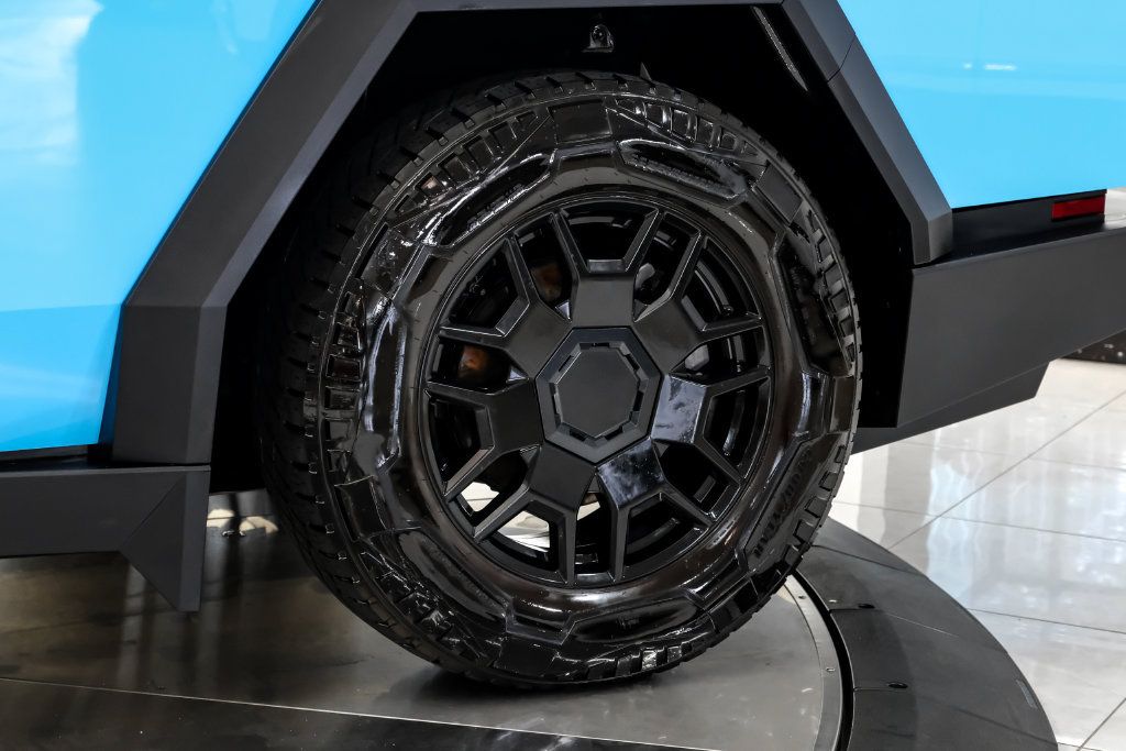 Used 2024 Tesla Cybertruck AWD Crew Cab image 55