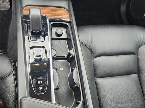 Certified 2023 Volvo XC60 B5 Plus w/ Climate Package image 25