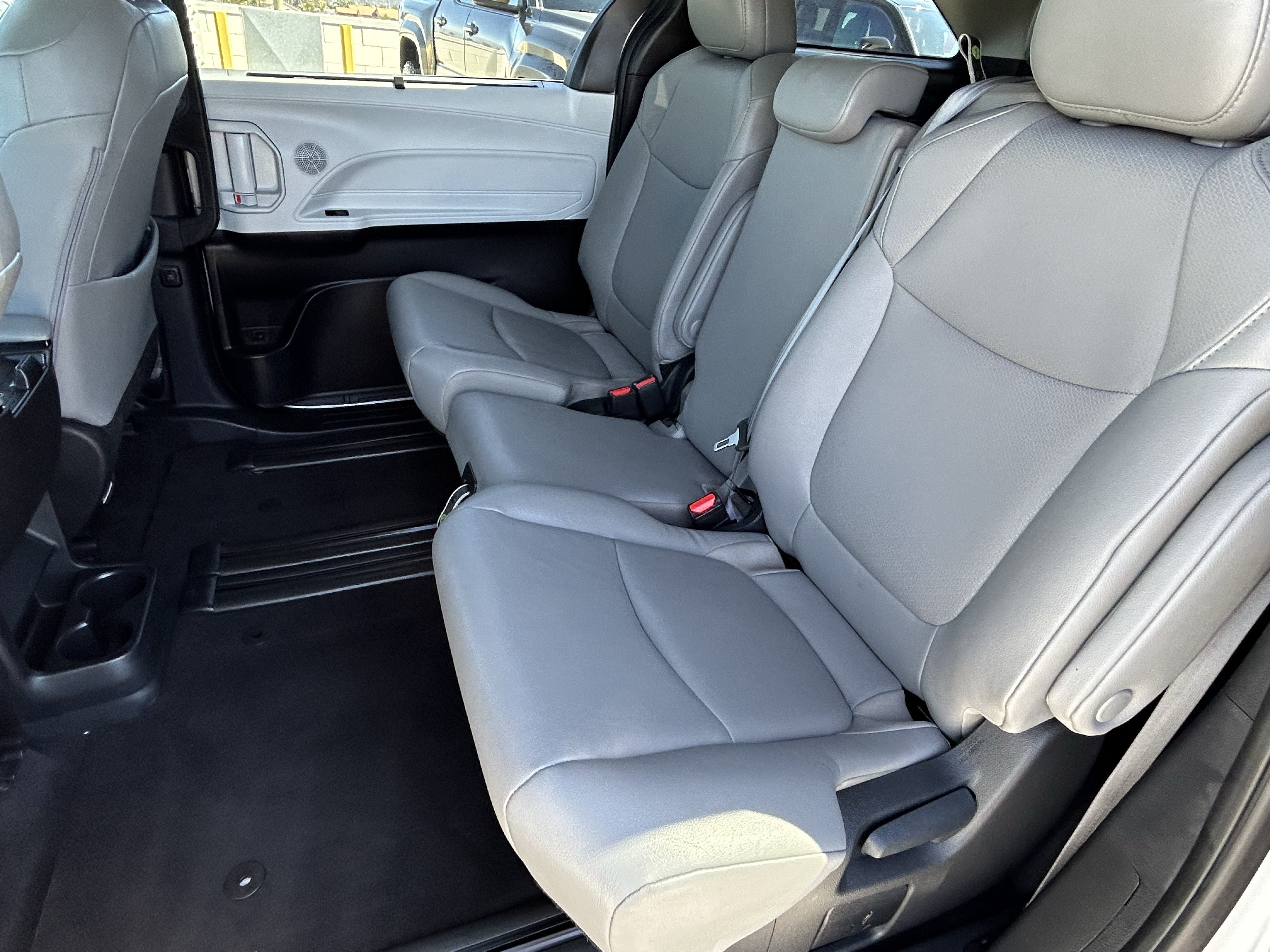 Certified 2025 Toyota Sienna XLE FWD image 15