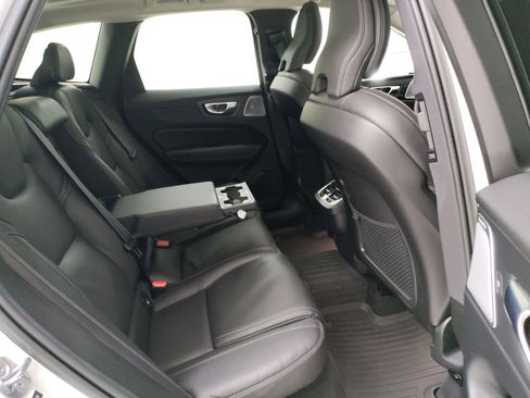 Used 2023 Volvo XC60 B5 Ultimate image 31