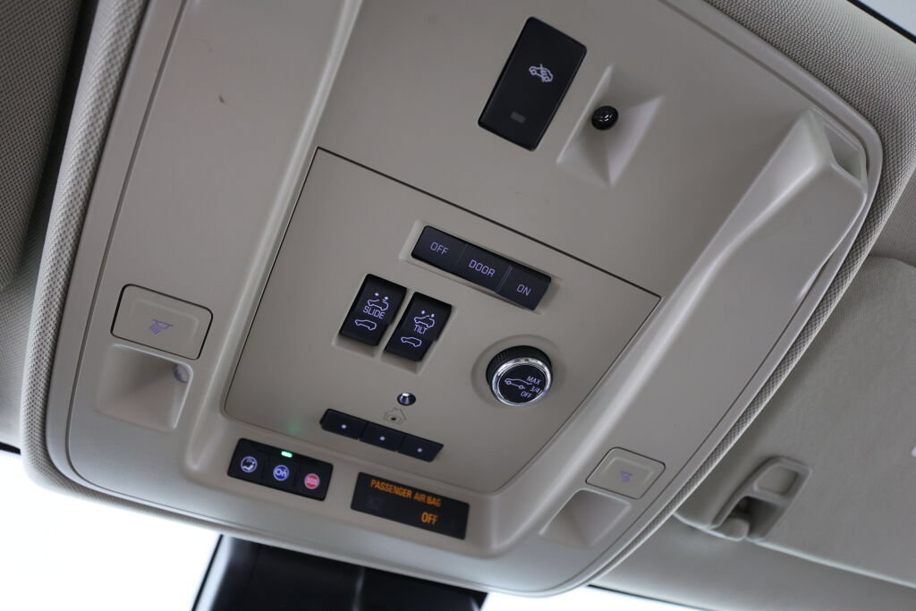 Used 2020 Cadillac Escalade Luxury AWD/4WD image 40
