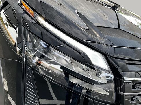 New 2026 Nissan Pathfinder SL FWD image 13