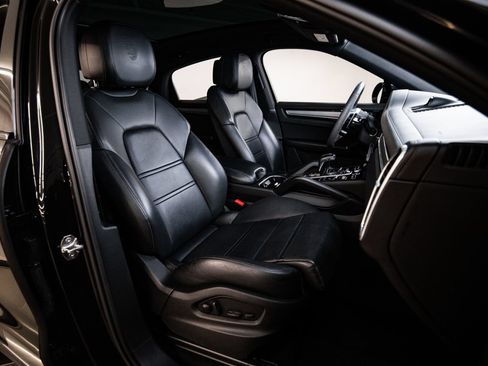 Certified 2023 Porsche Cayenne Platinum Edition AWD/4WD image 29