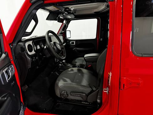 Used 2025 Jeep Wrangler Unlimited Sport AWD/4WD image 16