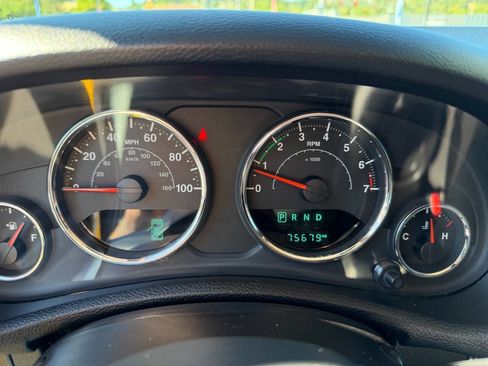 Used 2015 Jeep Wrangler Unlimited Rubicon w/ Connectivity Group AWD/4WD image 10