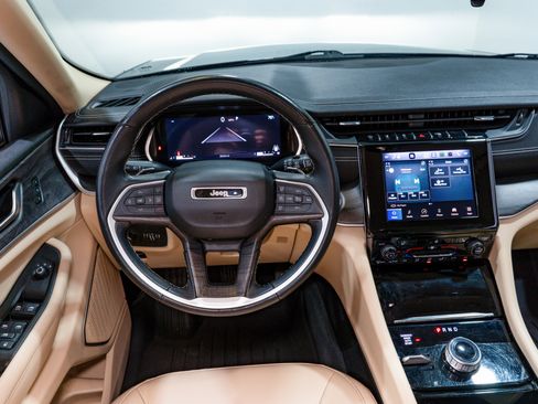 Used 2022 Jeep Grand Cherokee L Limited image 11