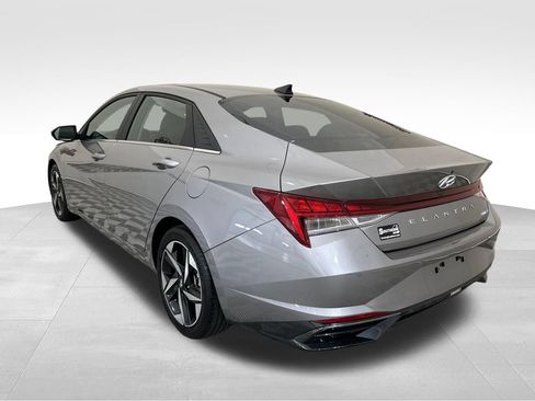 Used 2023 Hyundai Elantra Limited w/ Preferred Accessory Package FWD image 3
