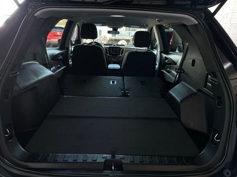 Used 2020 Chevrolet Equinox LT image 18