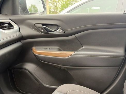 Used 2020 GMC Acadia SLE w/ Driver Convenience Package FWD image 10