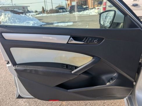 Used 2013 Volkswagen Passat 2.5 SE image 9