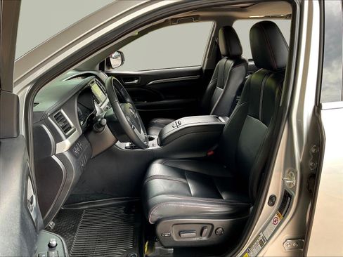 Used 2019 Toyota Highlander SE AWD/4WD image 21