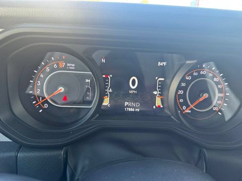 Used 2024 Jeep Gladiator Sport AWD/4WD image 18