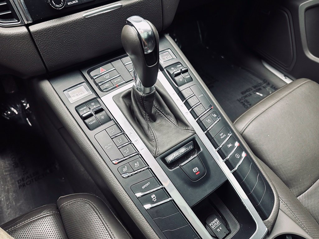 Used 2018 Porsche Macan S AWD/4WD image 35