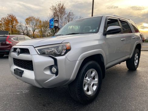 Used 2014 Toyota 4Runner SR5 AWD/4WD image 7