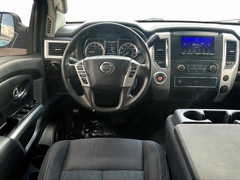 Used 2017 Nissan Titan SV image 5