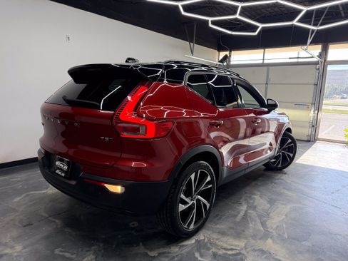 Used 2021 Volvo XC40 T5 R-Design AWD/4WD image 2
