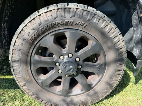 Used 2019 RAM 2500 Laramie w/ Black Appearance Package AWD/4WD image 7
