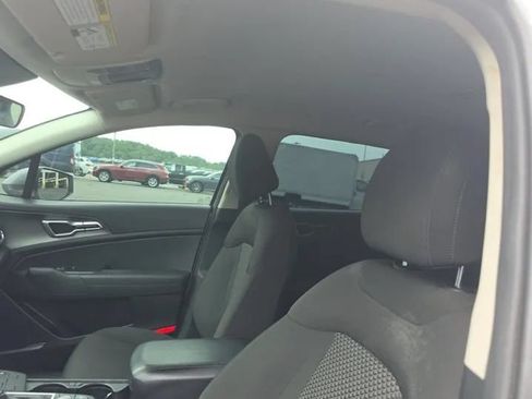 Used 2023 Kia Sportage LX AWD/4WD image 7