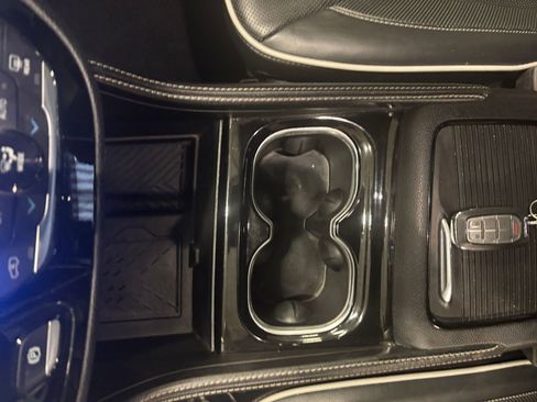 Used 2025 Chrysler Pacifica Limited image 43