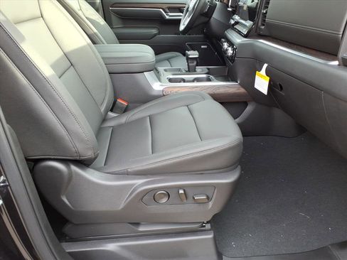 New 2026 GMC Sierra 1500 SLT image 8