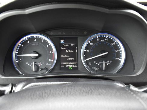 Used 2017 Toyota Highlander Limited w/ Carpet Mat Package image 34