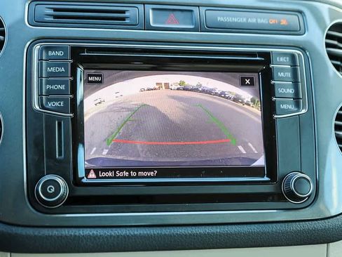 Used 2017 Volkswagen Tiguan S image 22