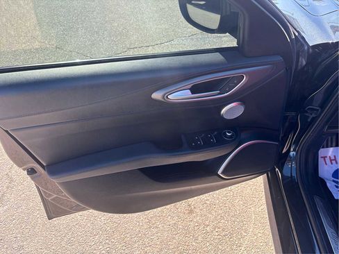 Used 2022 Alfa Romeo Giulia Veloce image 22