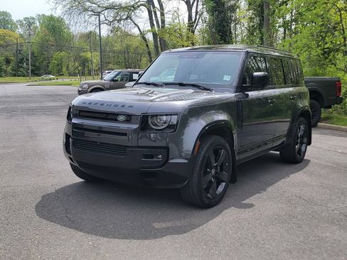 Used 2025 Land Rover Defender 110 V8 AWD/4WD image 4