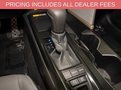 Used 2026 Toyota Camry SE FWD image 15