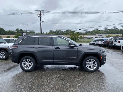 Certified 2023 Jeep Grand Cherokee Limited AWD/4WD image 2