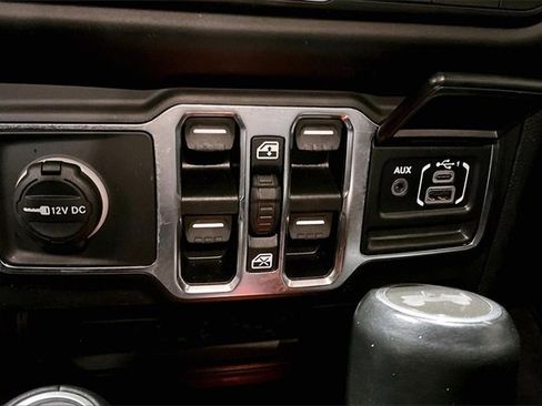 Used 2021 Jeep Wrangler Unlimited Sahara image 24