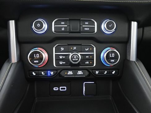 Used 2021 GMC Yukon SLT w/ SLT Luxury Plus Package AWD/4WD image 31