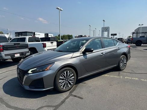 Used 2024 Nissan Altima 2.5 SV AWD/4WD image 6