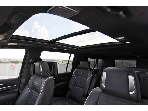 Used 2024 Cadillac Escalade ESV Sport Platinum w/ LPO, ONYX Package image 31