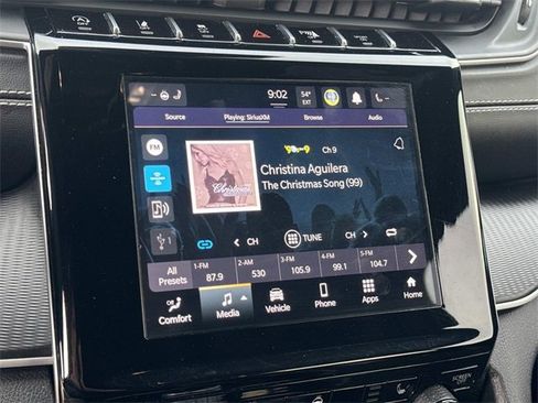 Used 2023 Jeep Grand Cherokee L Laredo image 11