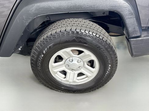 Used 2017 Jeep Wrangler Unlimited Sport w/ Connectivity Group image 36