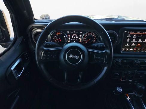 Used 2021 Jeep Gladiator Willys image 20