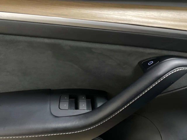 Used 2023 Tesla Model 3 Standard Range RWD image 29
