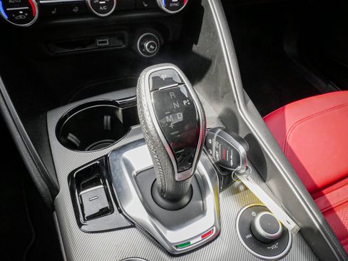 Used 2024 Alfa Romeo Giulia Veloce image 26