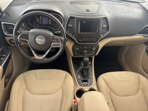 Used 2020 Jeep Cherokee Latitude w/ Cold Weather Group image 28