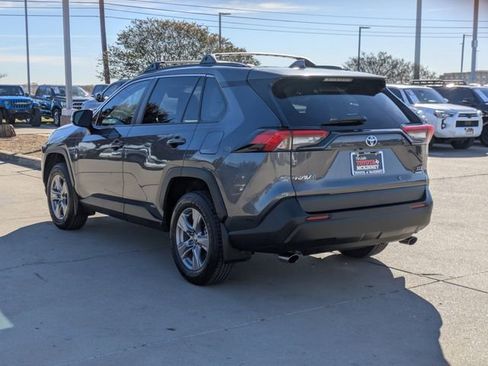 Used 2022 Toyota RAV4 XLE image 8