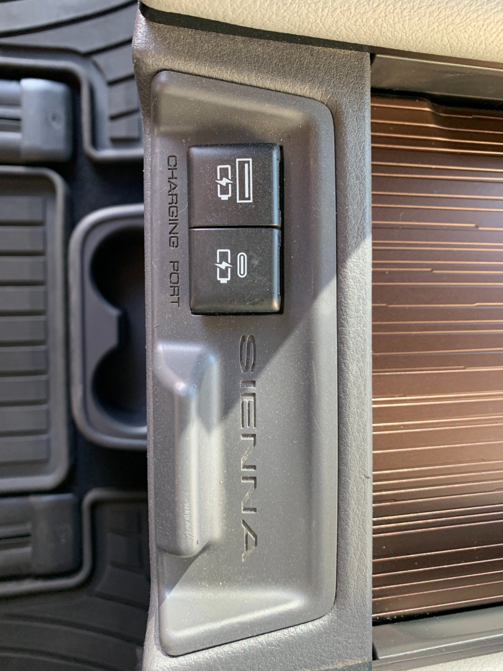 Used 2022 Toyota Sienna XLE AWD/4WD image 33