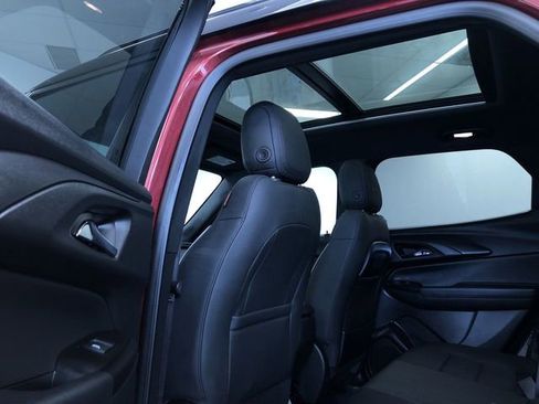 Used 2023 Chevrolet TrailBlazer RS w/ Sun and Liftgate Package image 12